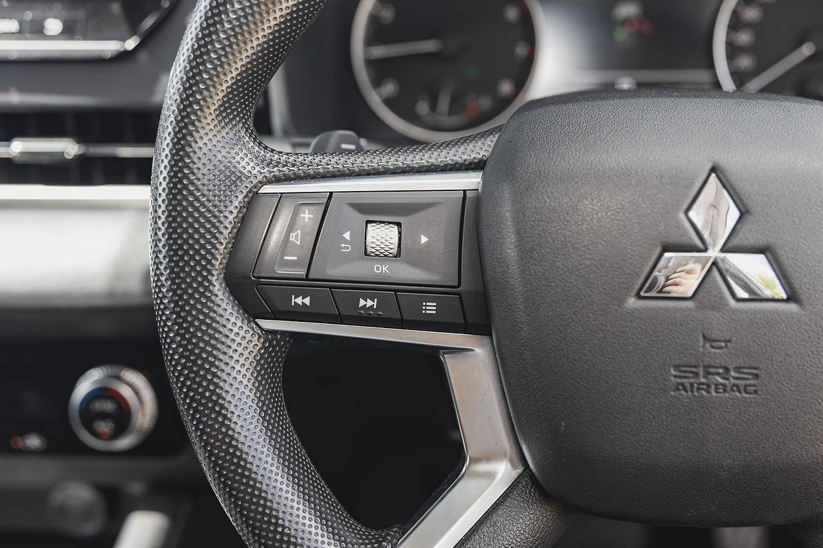 2022 Mitsubishi Outlander ES ZM