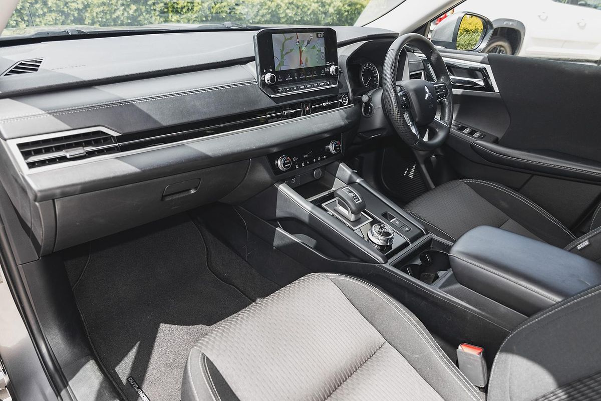 2022 Mitsubishi Outlander ES ZM