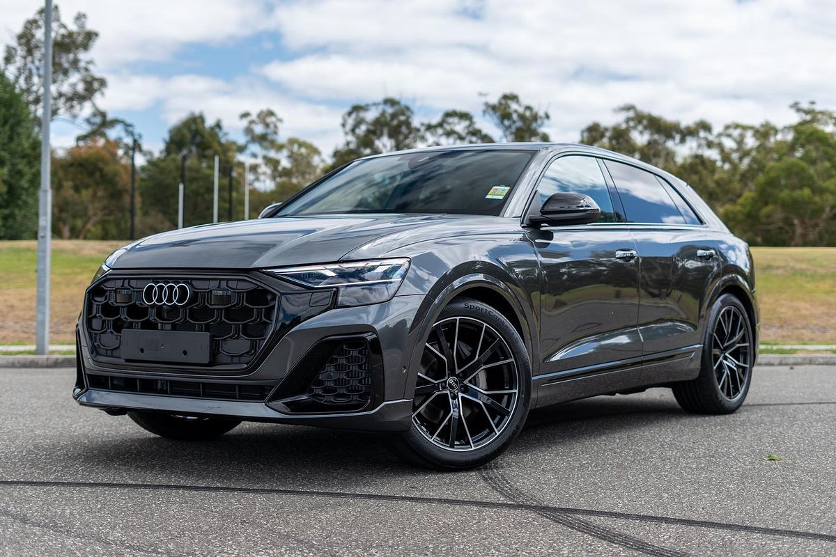 2025 Audi Q8 55 TFSI S line F1
