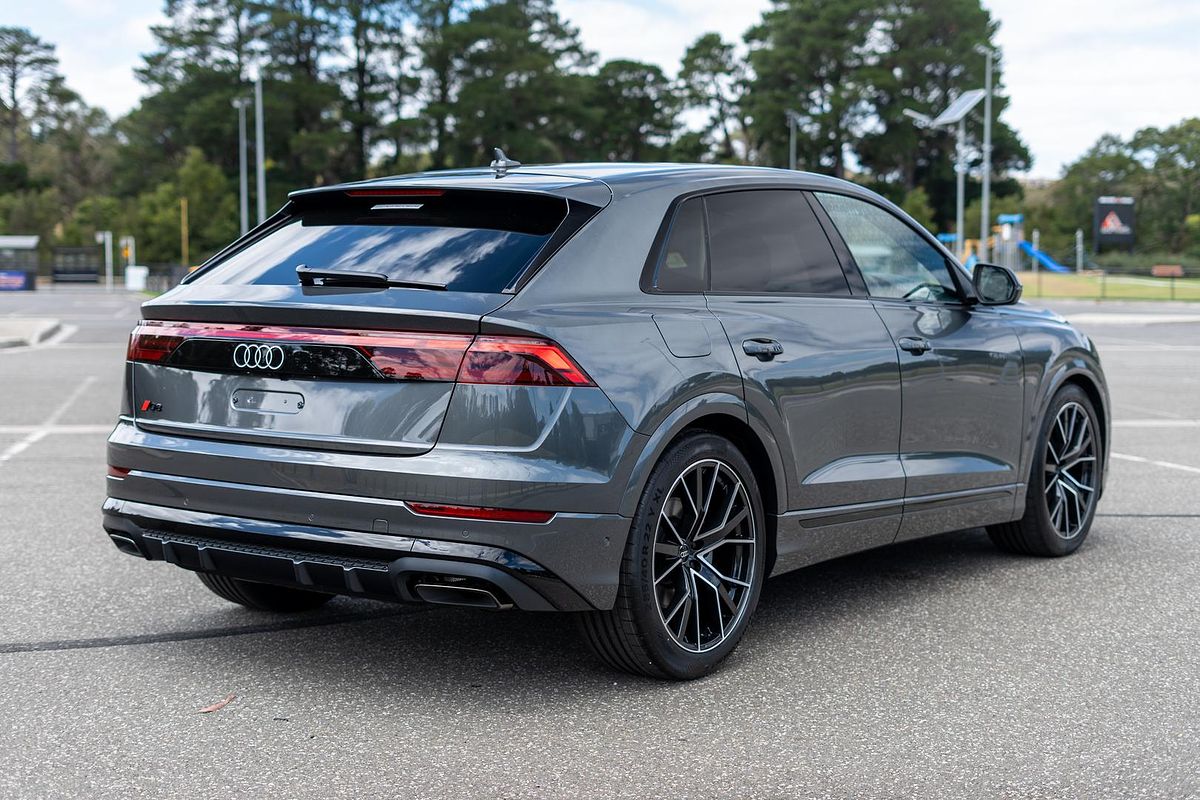 2025 Audi Q8 55 TFSI S line F1