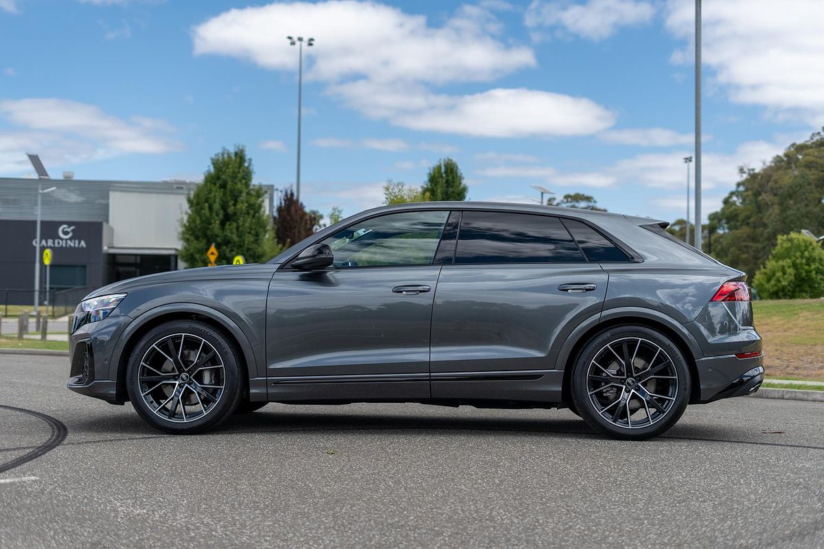 2025 Audi Q8 55 TFSI S line F1
