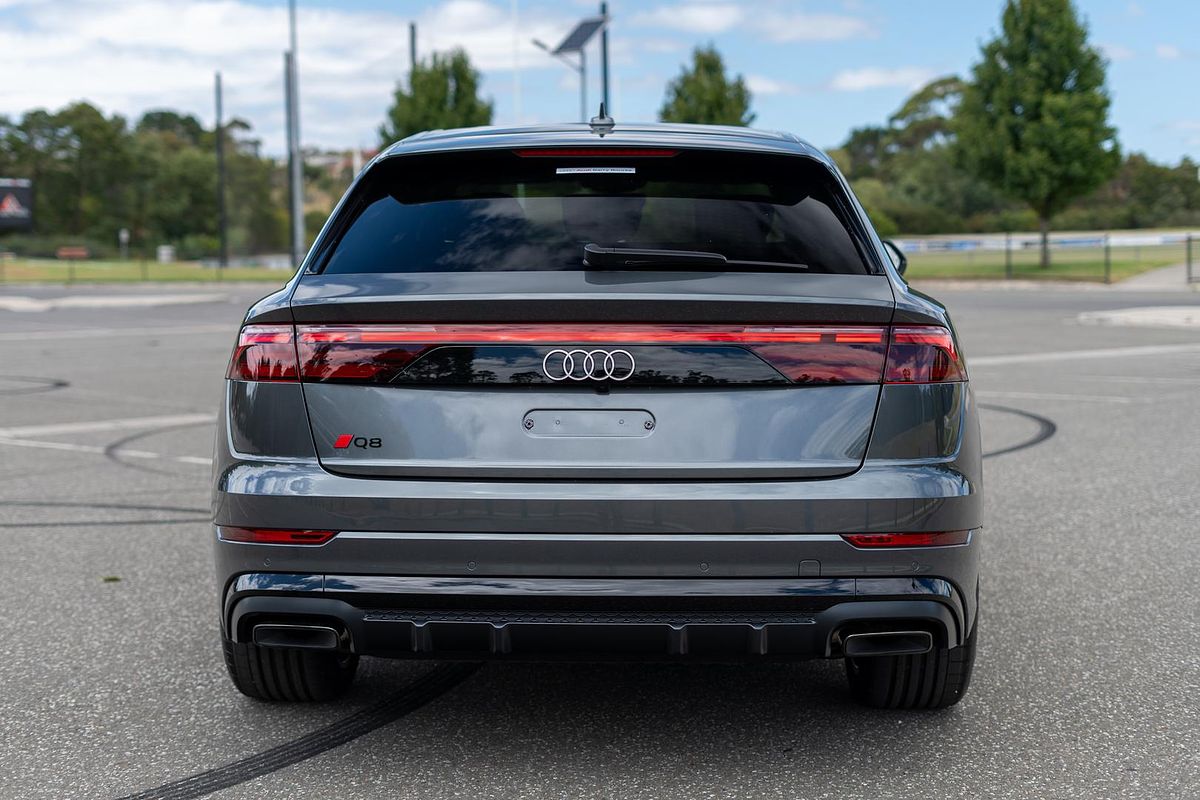 2025 Audi Q8 55 TFSI S line F1
