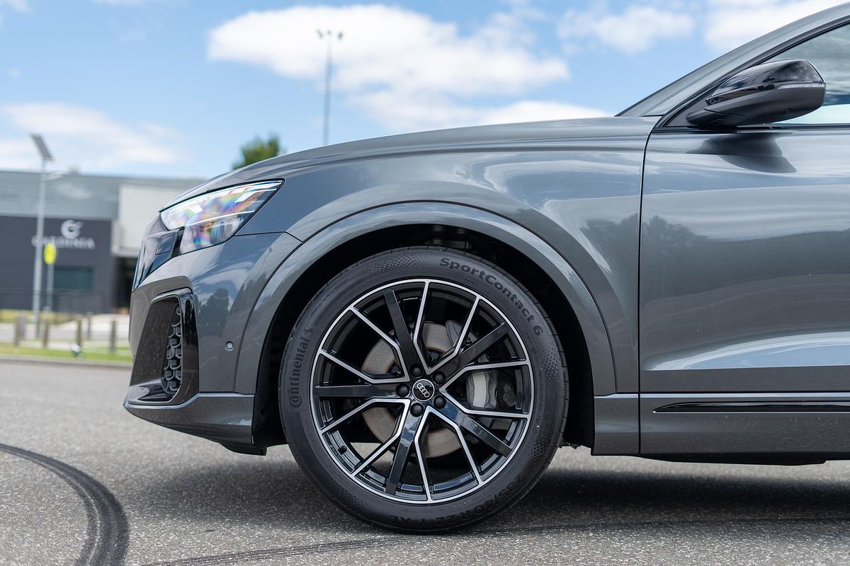 2025 Audi Q8 55 TFSI S line F1