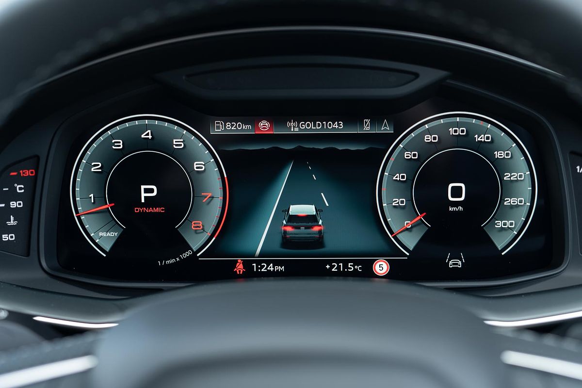 2025 Audi Q8 55 TFSI S line F1