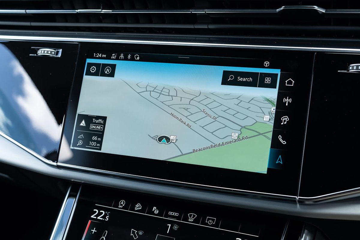 2025 Audi Q8 55 TFSI S line F1