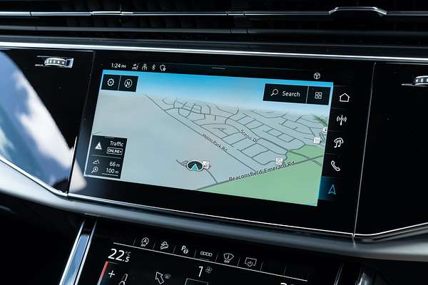 2025 Audi Q8 55 TFSI S line F1