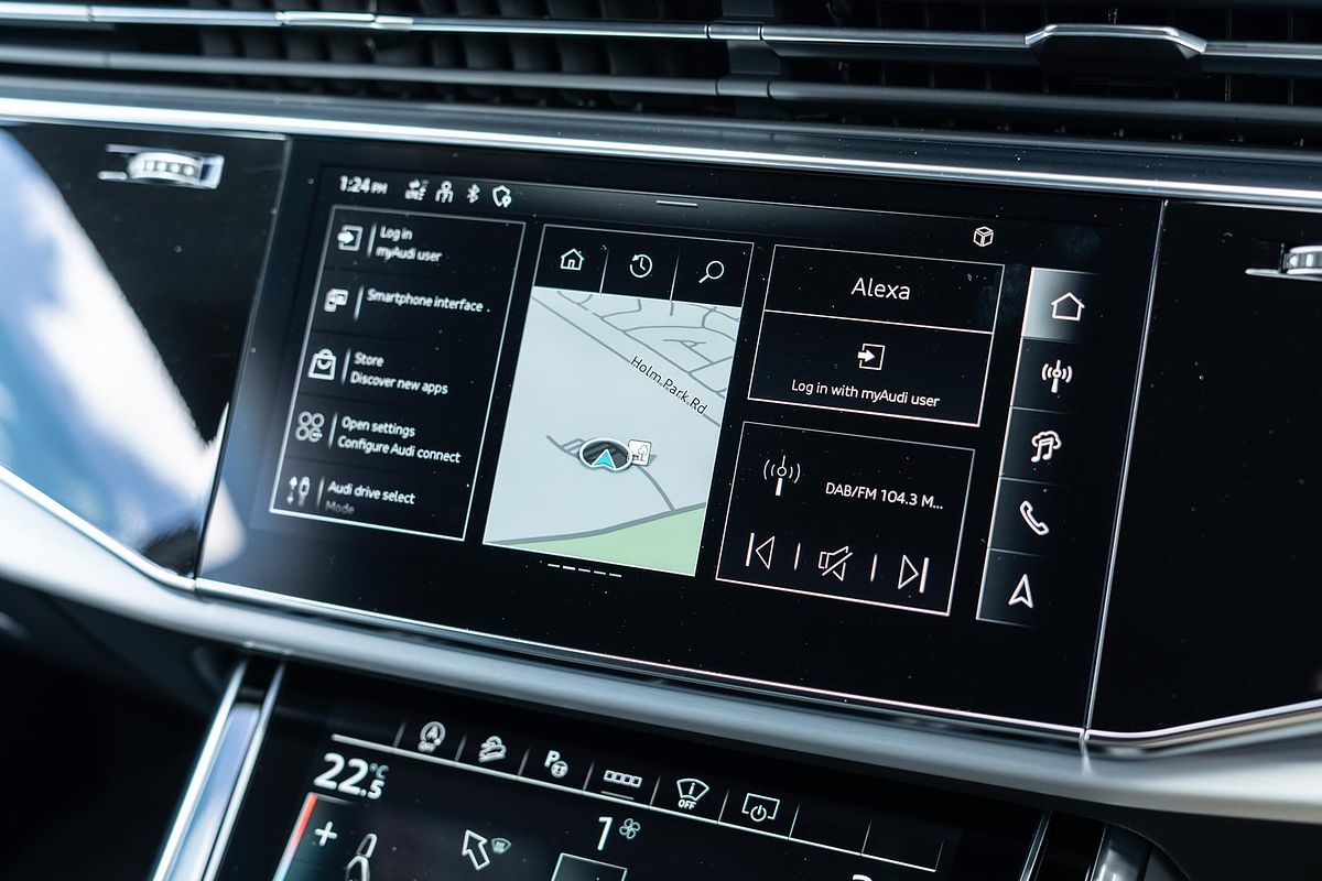 2025 Audi Q8 55 TFSI S line F1