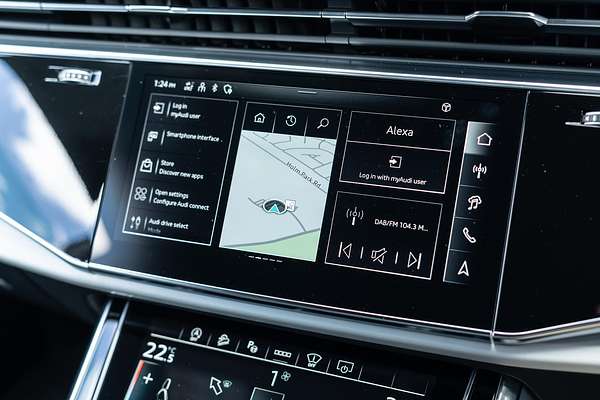 2025 Audi Q8 55 TFSI S line F1