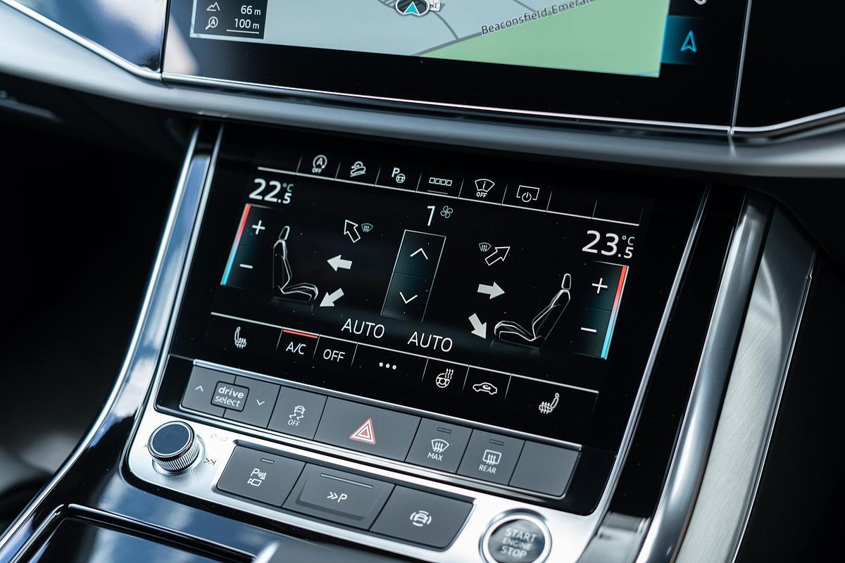 2025 Audi Q8 55 TFSI S line F1