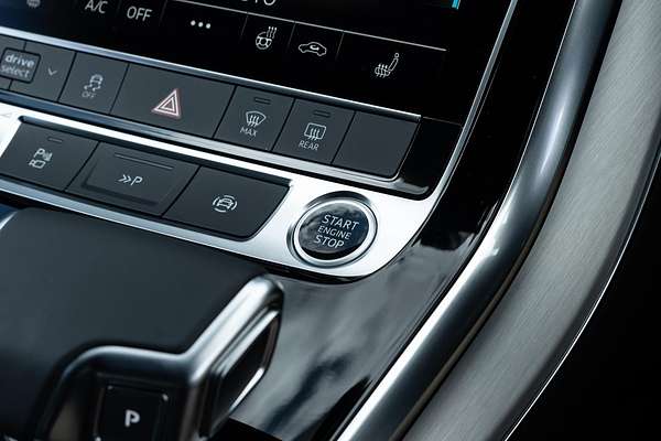 2025 Audi Q8 55 TFSI S line F1
