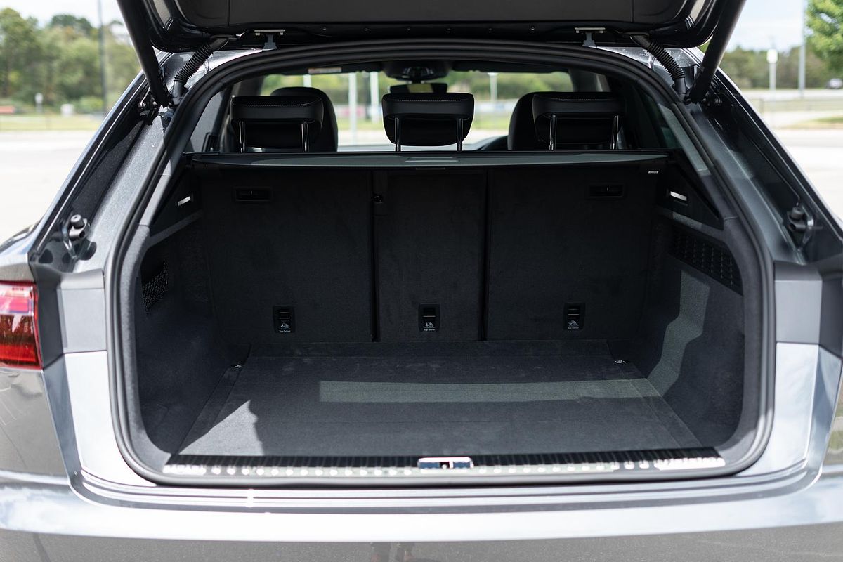 2025 Audi Q8 55 TFSI S line F1