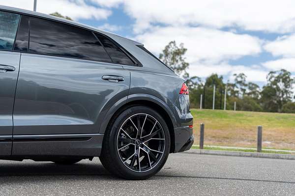2025 Audi Q8 55 TFSI S line F1