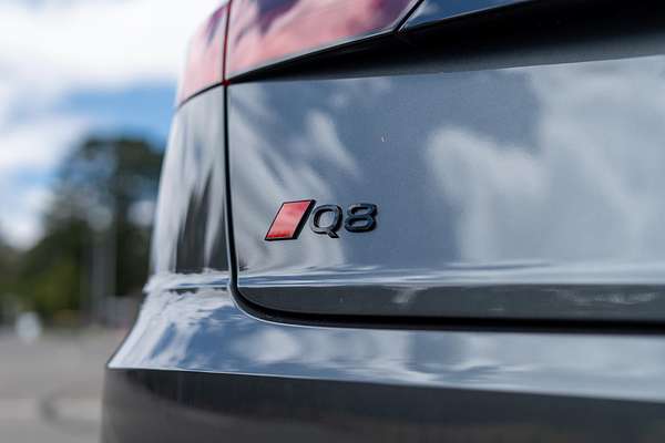 2025 Audi Q8 55 TFSI S line F1
