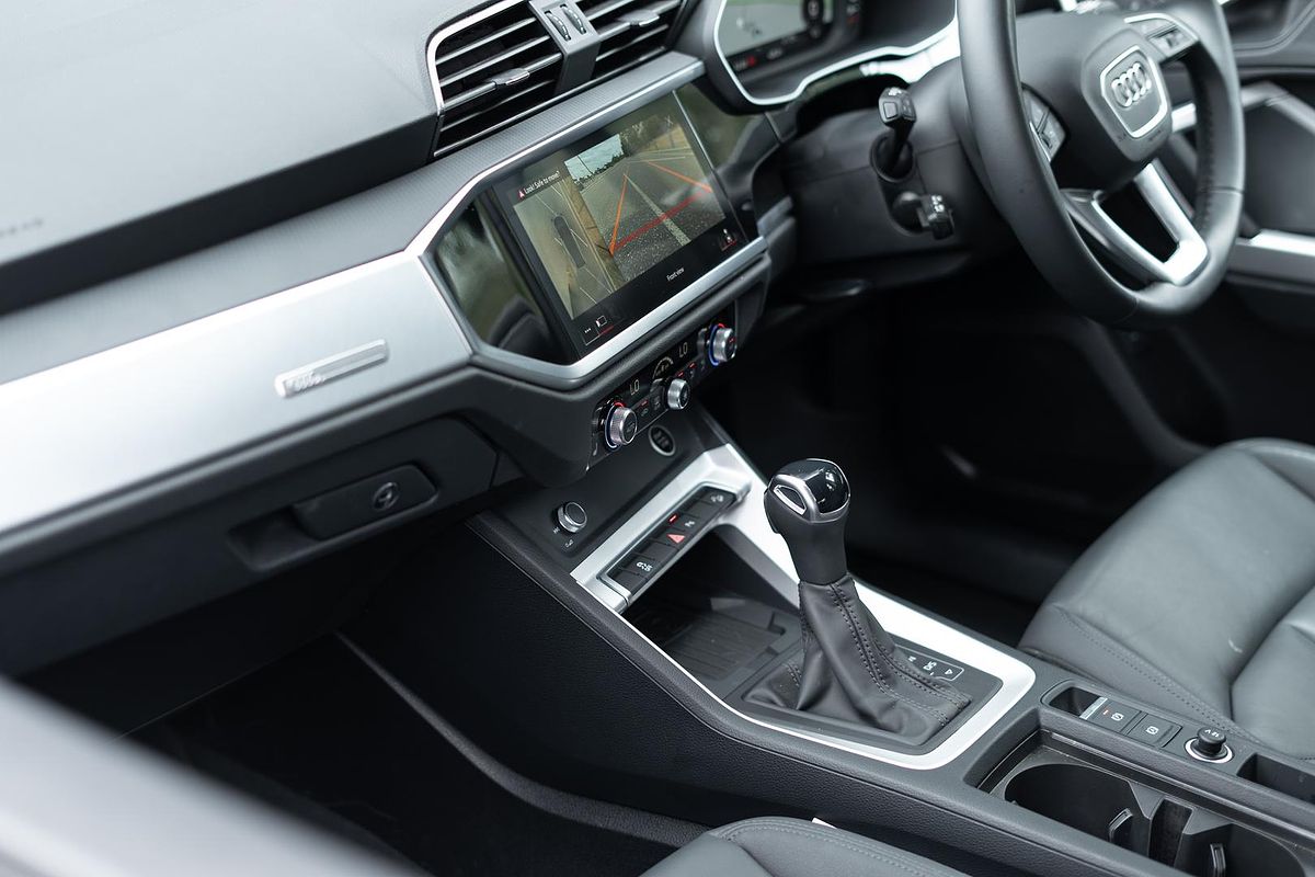 2024 Audi Q3 35 TFSI Dynamic Black F3
