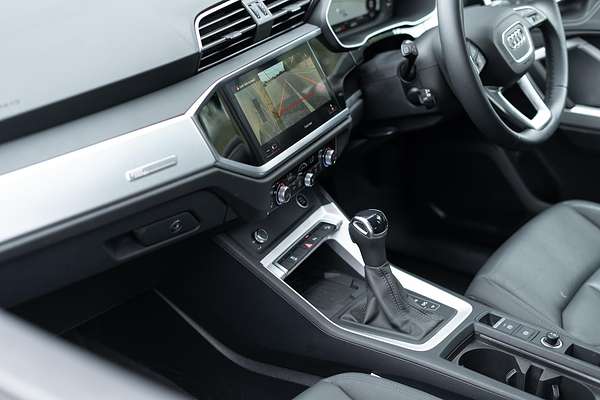 2024 Audi Q3 35 TFSI Dynamic Black F3