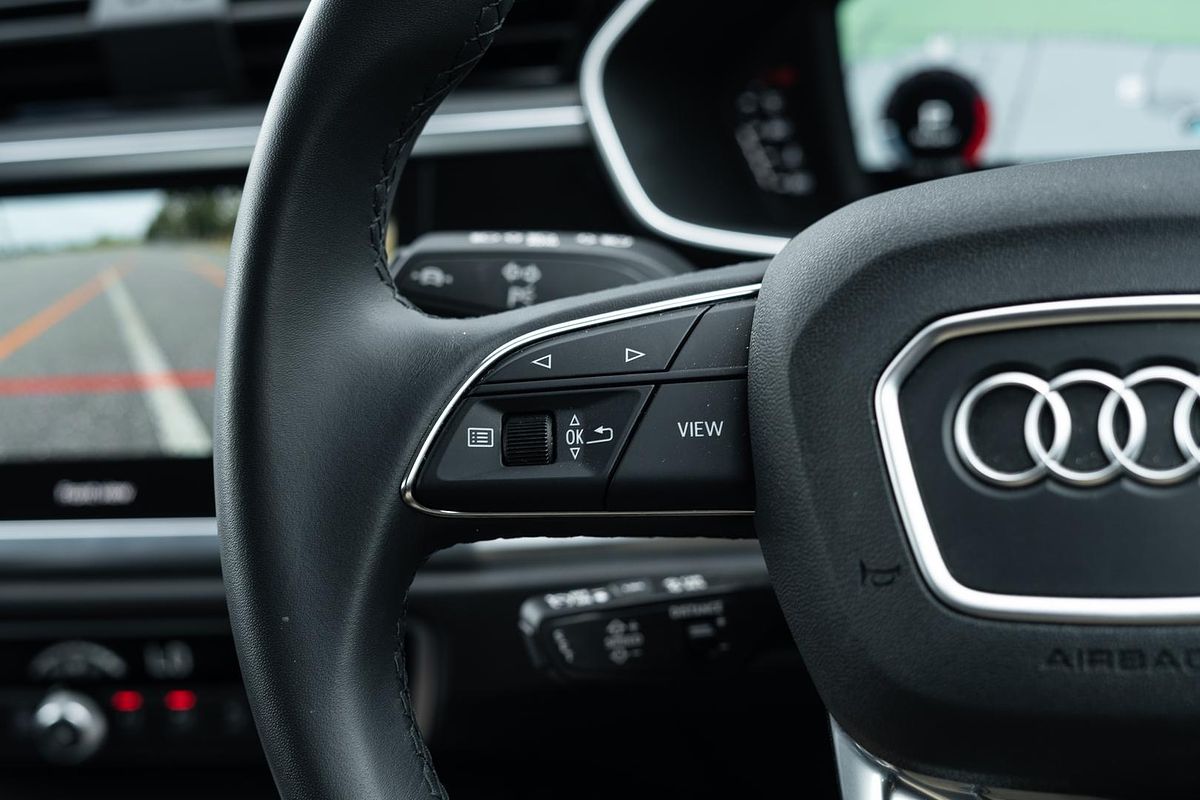 2024 Audi Q3 35 TFSI Dynamic Black F3