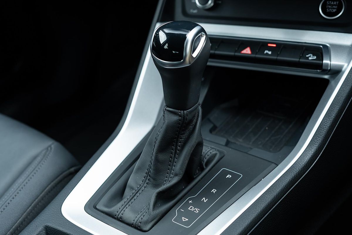 2024 Audi Q3 35 TFSI Dynamic Black F3