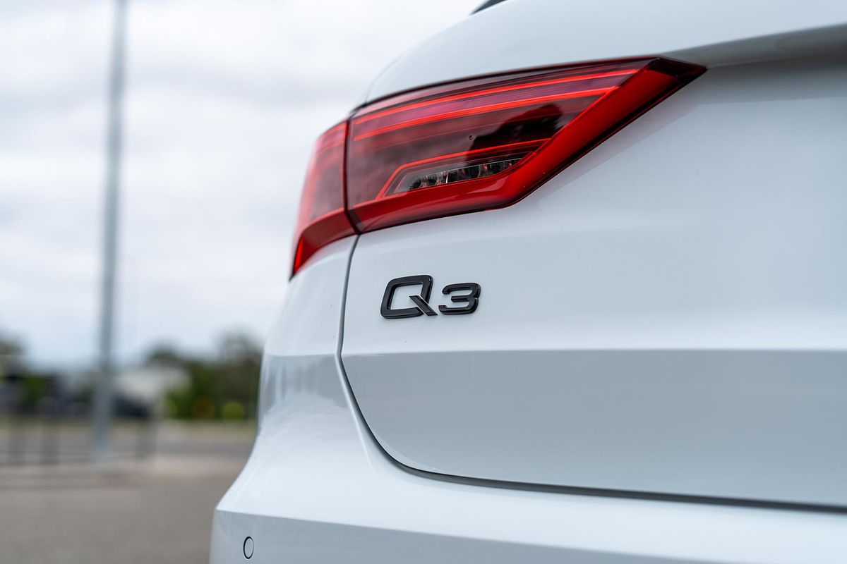 2024 Audi Q3 35 TFSI Dynamic Black F3