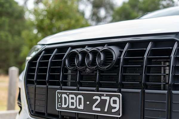 2024 Audi Q3 35 TFSI Dynamic Black F3