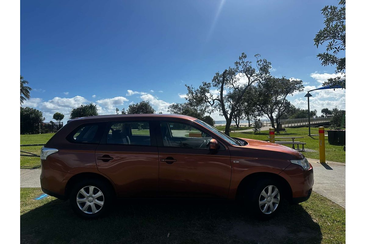 2012 Mitsubishi Outlander ES ZJ