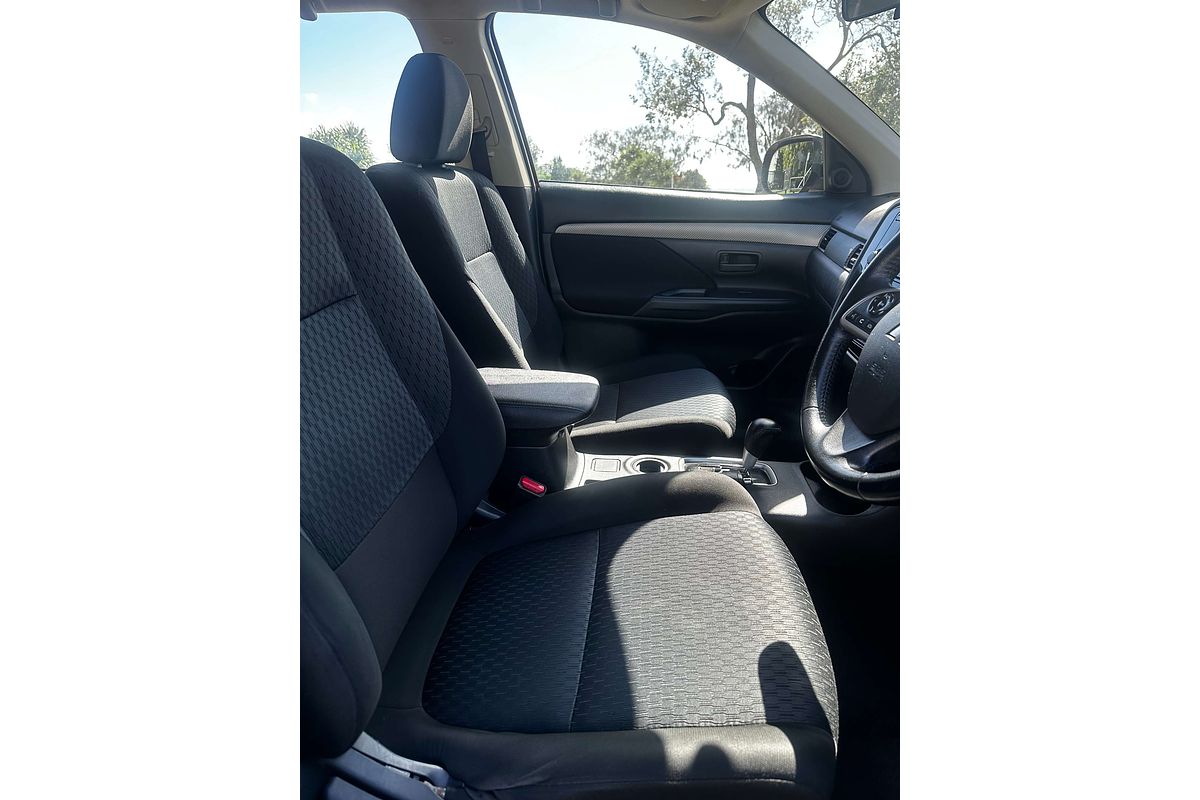 2012 Mitsubishi Outlander ES ZJ