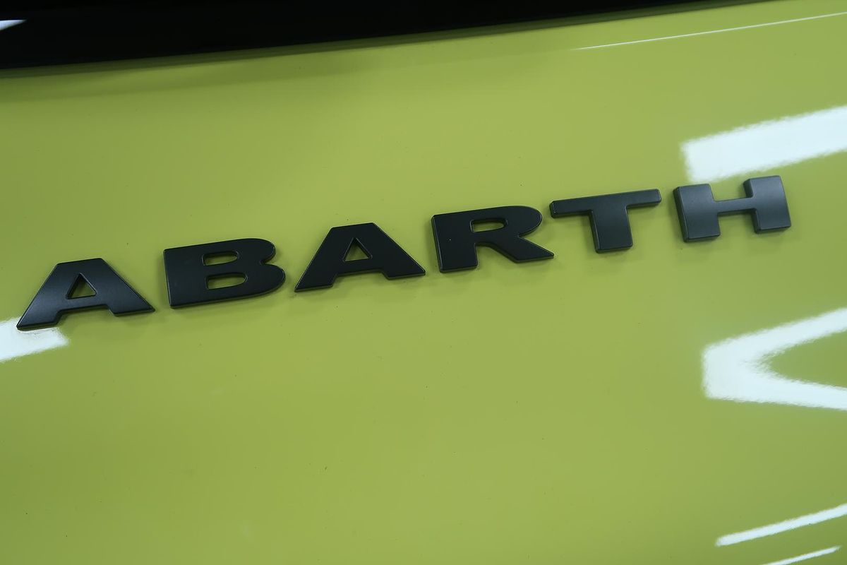 2024 Abarth 500e Scorpionissima