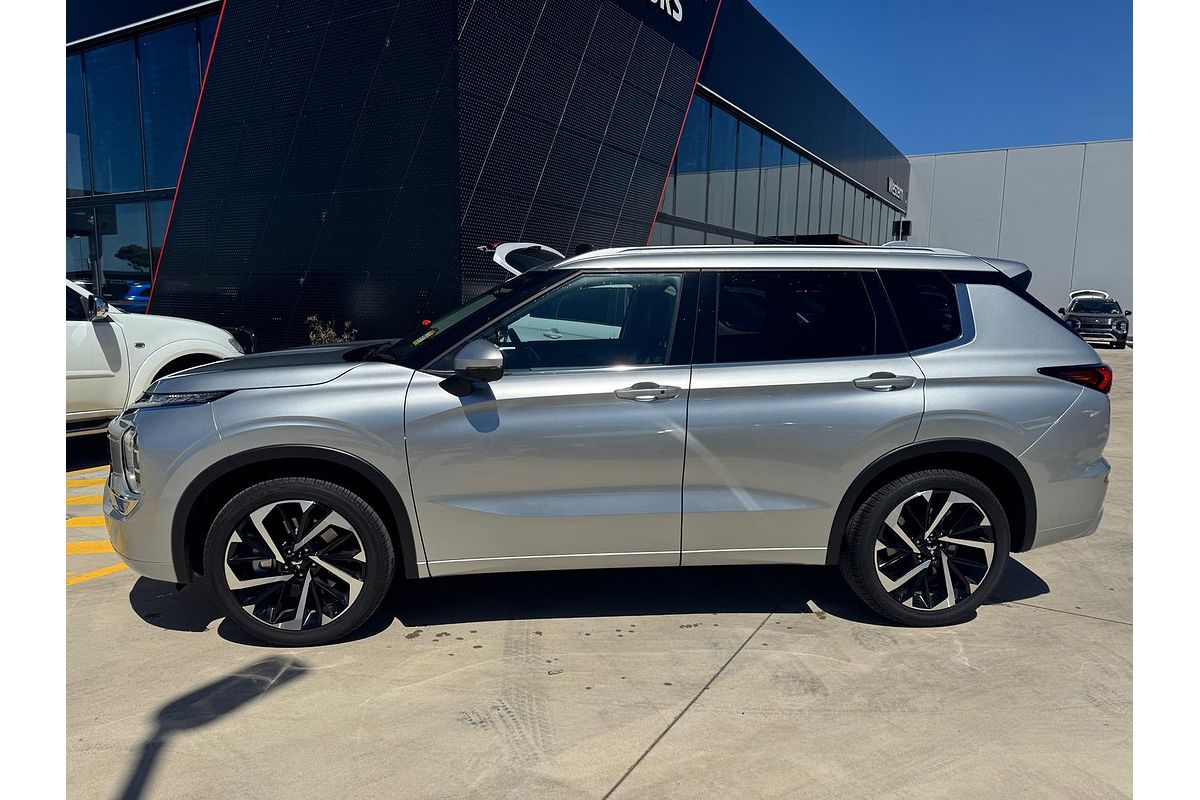 2024 Mitsubishi Outlander Exceed ZM