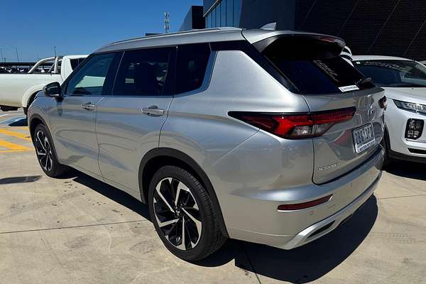 2024 Mitsubishi Outlander Exceed ZM