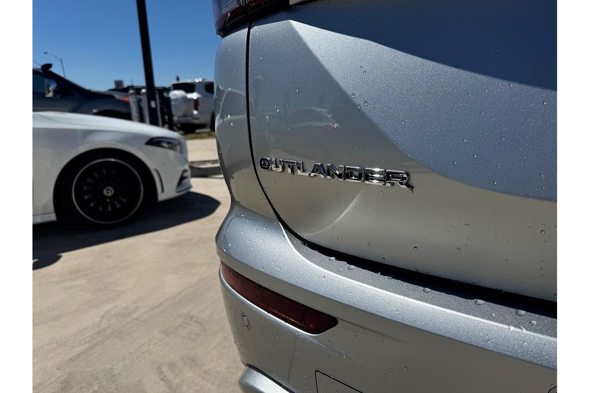 2024 Mitsubishi Outlander Exceed ZM