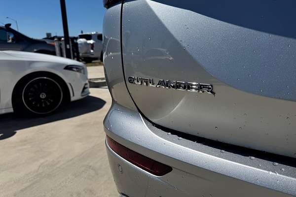 2024 Mitsubishi Outlander Exceed ZM