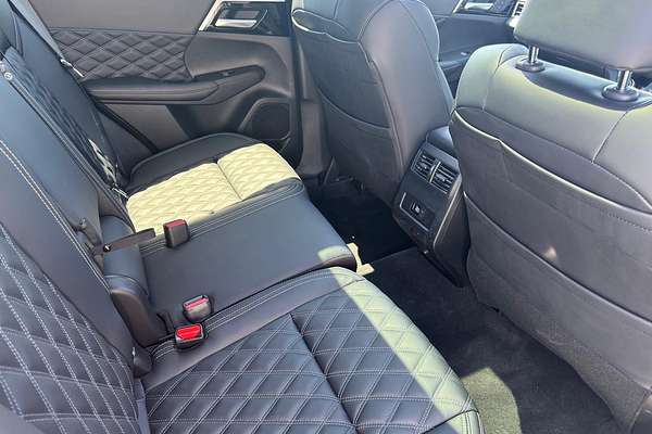 2024 Mitsubishi Outlander Exceed ZM