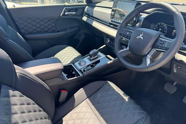 2024 Mitsubishi Outlander Exceed ZM