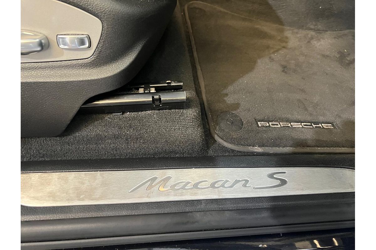 2016 Porsche Macan S 95B
