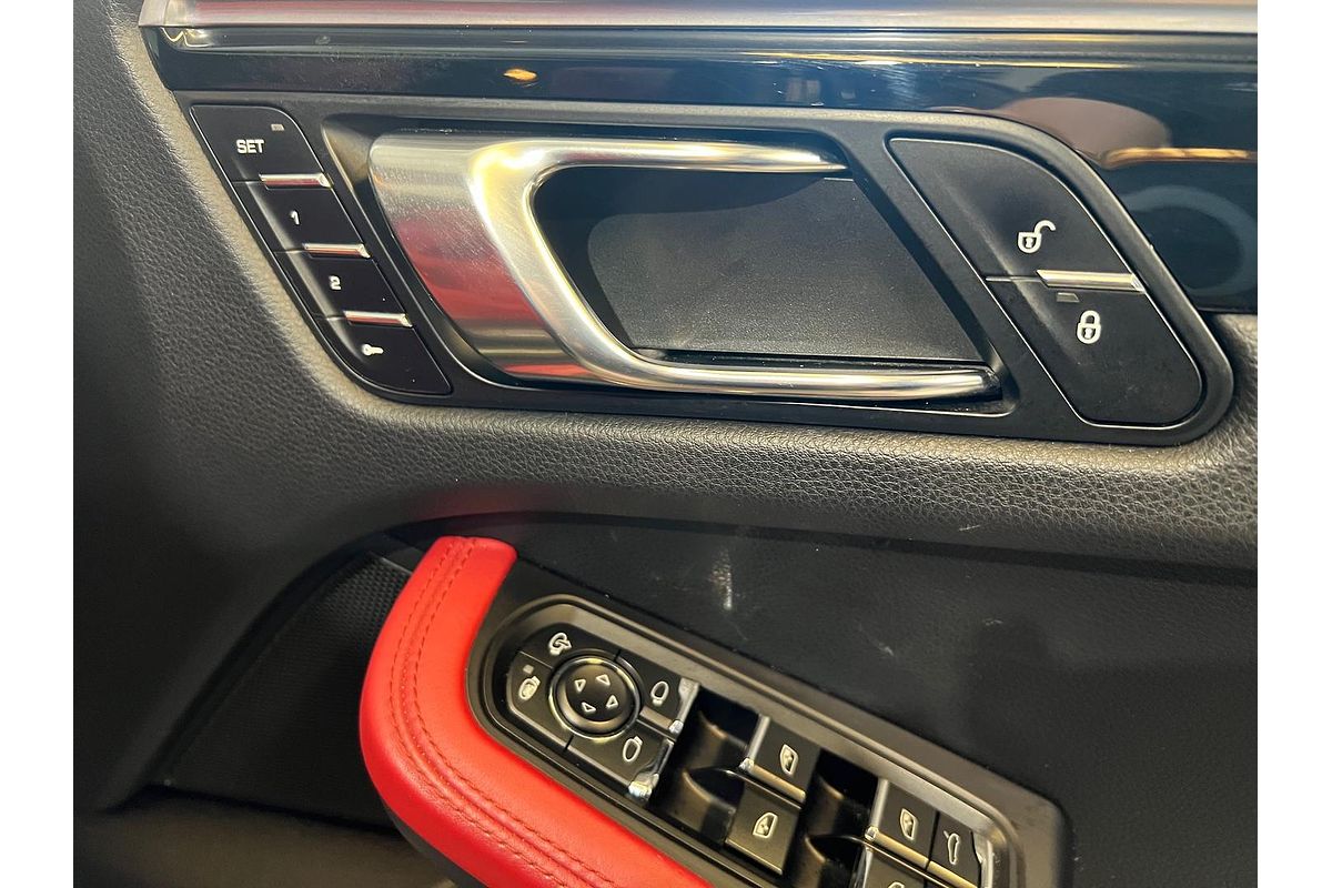 2016 Porsche Macan S 95B