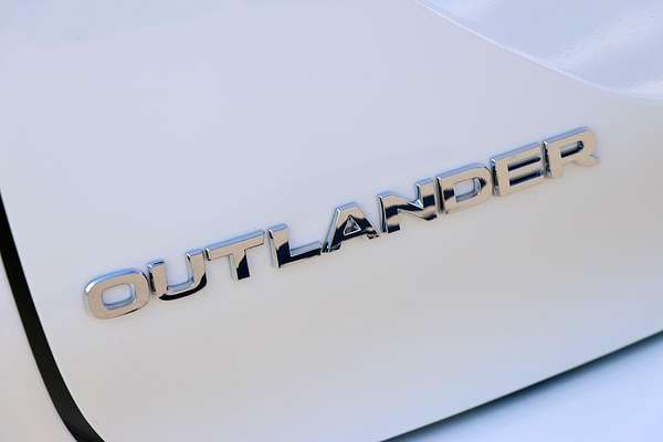 2024 Mitsubishi Outlander ES ZM