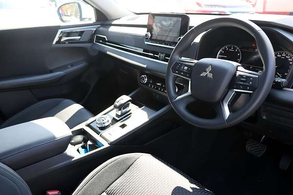 2024 Mitsubishi Outlander ES ZM