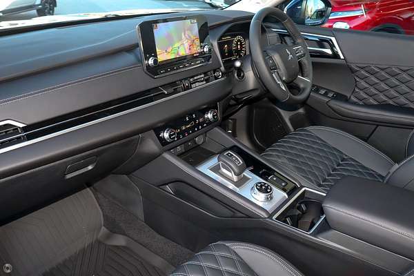 2024 Mitsubishi Outlander Exceed ZM