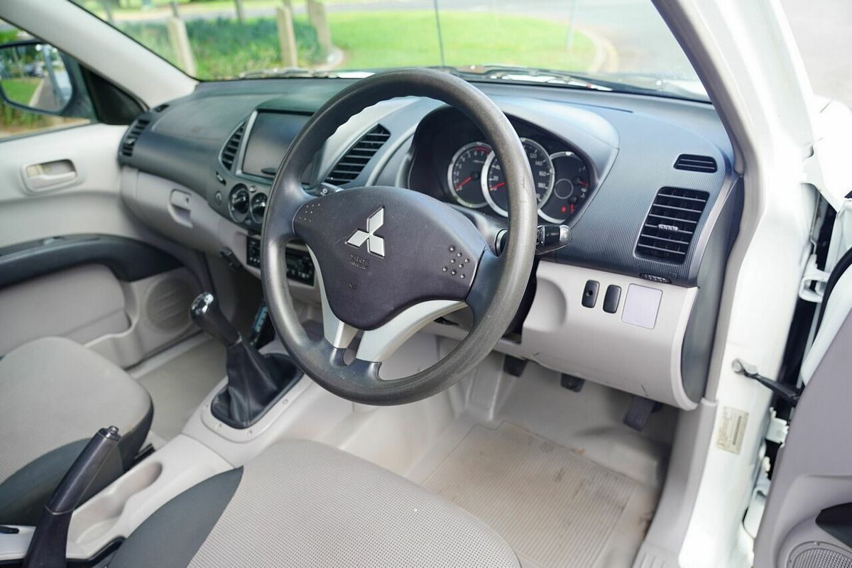 2013 Mitsubishi Triton GL MN MY14 Rear Wheel Drive
