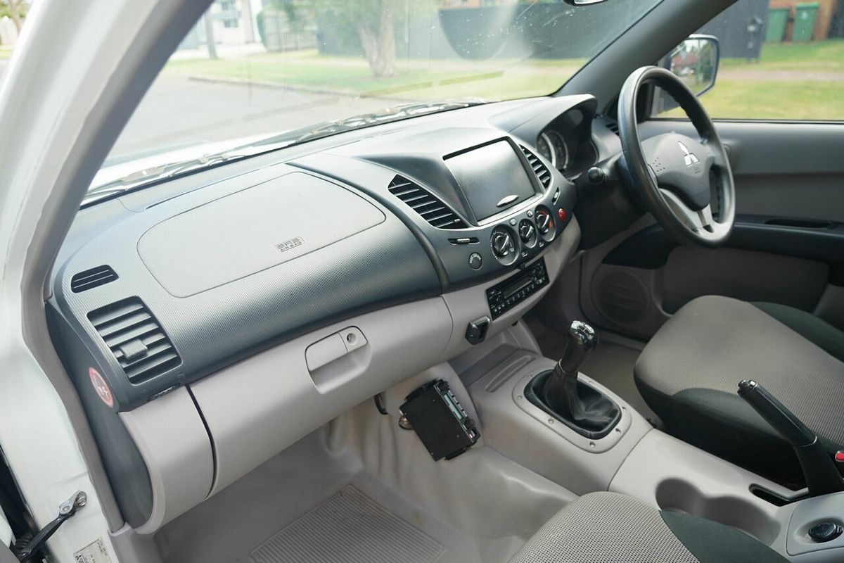 2013 Mitsubishi Triton GL MN MY14 Rear Wheel Drive