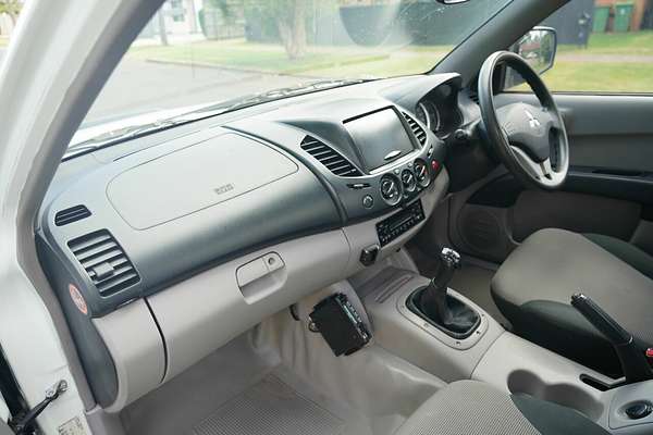 2013 Mitsubishi Triton GL MN MY14 Rear Wheel Drive