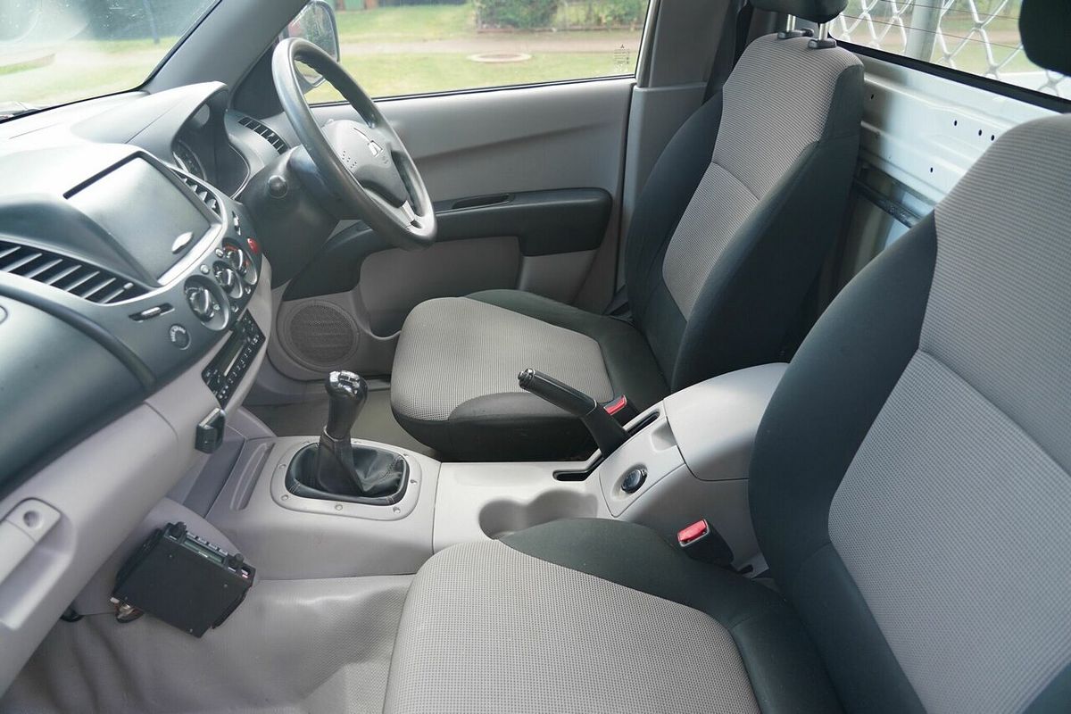2013 Mitsubishi Triton GL MN MY14 Rear Wheel Drive