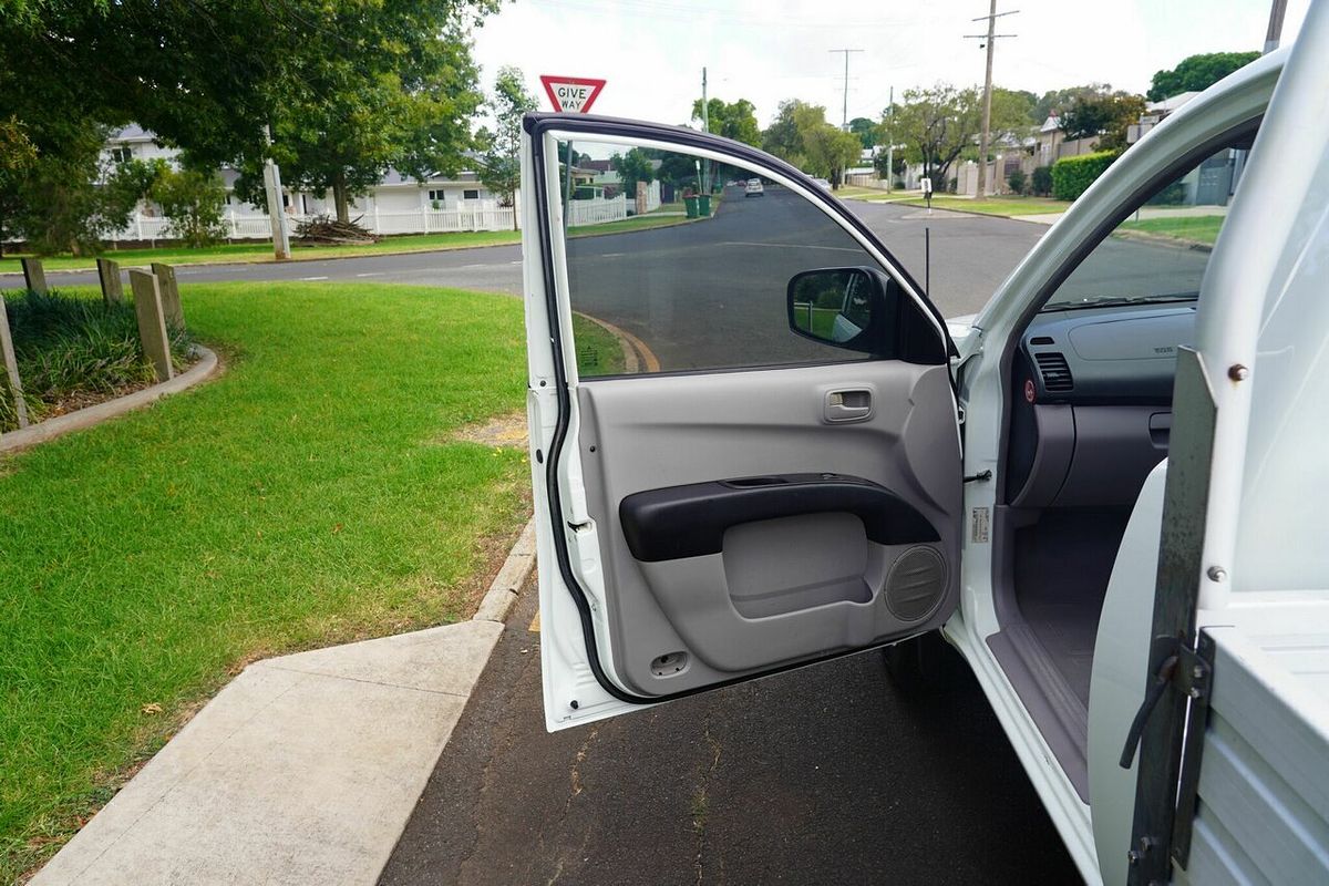 2013 Mitsubishi Triton GL MN MY14 Rear Wheel Drive