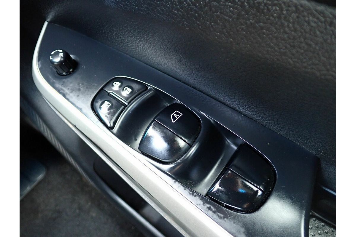2016 Nissan Navara RX N-Sport Dealer KIT (4x4) NP300 D23 4X4