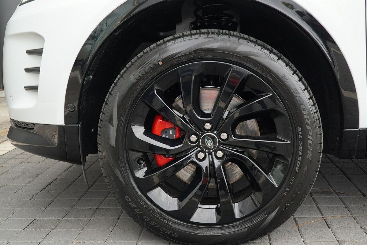2025 Land Rover Discovery Sport P300e Dynamic SE L550