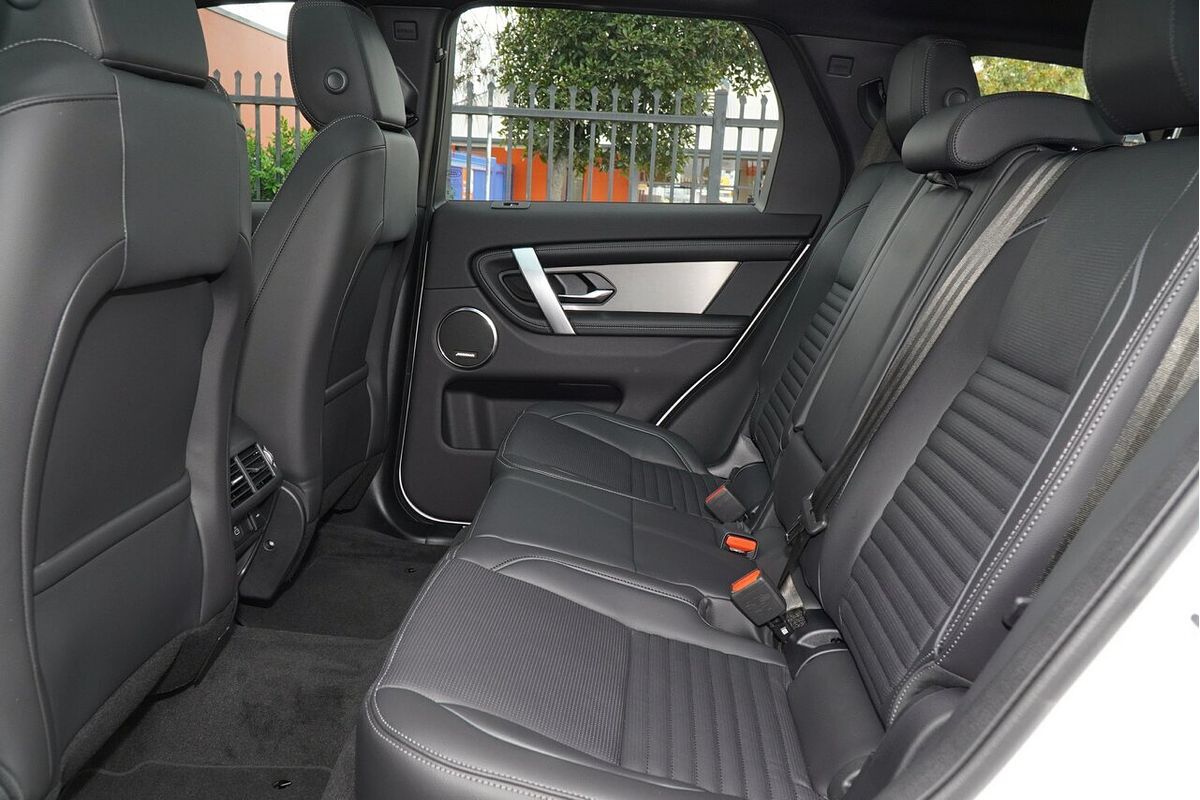 2025 Land Rover Discovery Sport P300e Dynamic SE L550