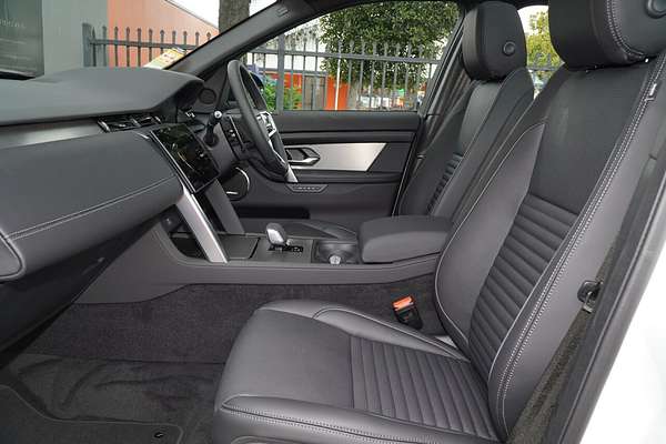 2025 Land Rover Discovery Sport P300e Dynamic SE L550