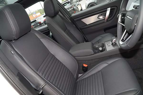 2025 Land Rover Discovery Sport P300e Dynamic SE L550