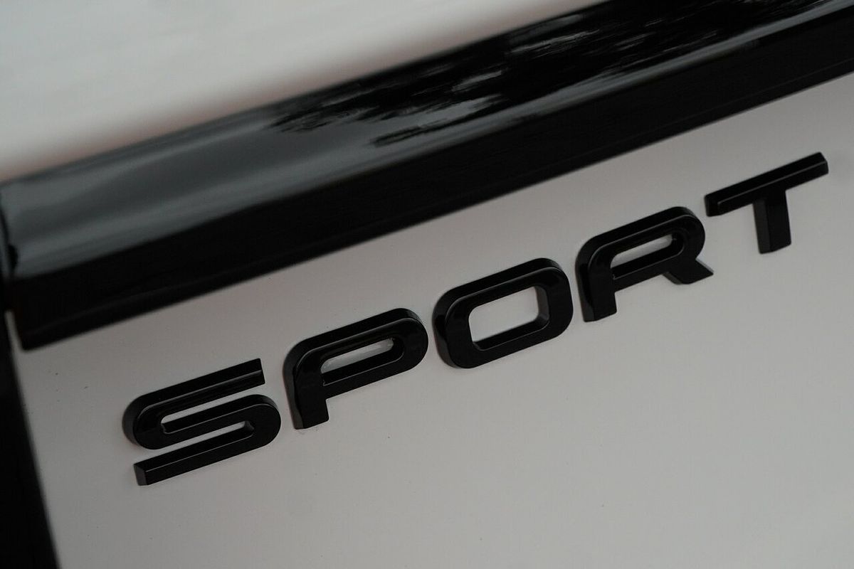 2025 Land Rover Discovery Sport P300e Dynamic SE L550