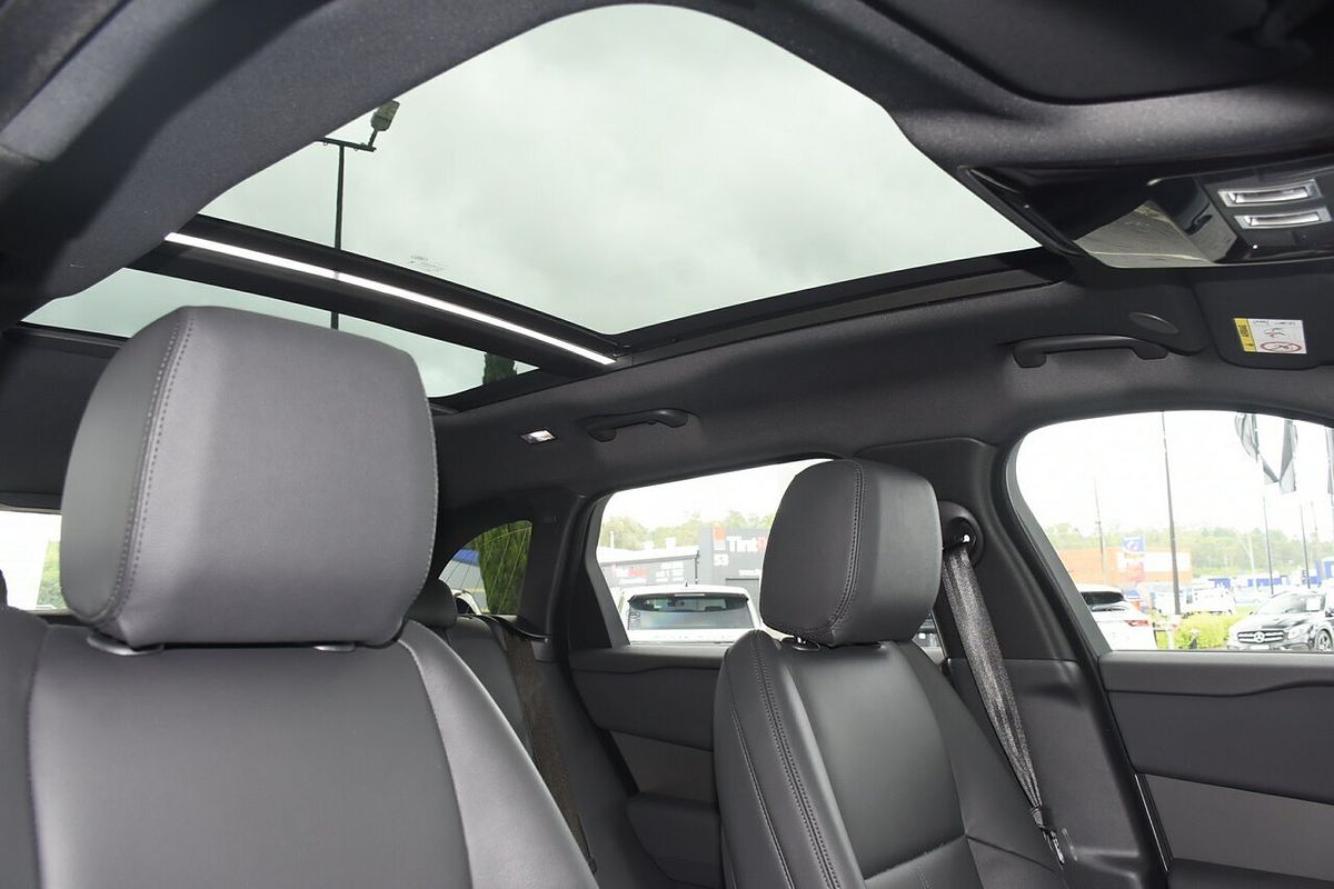 2024 Land Rover Range Rover Velar P250 Dynamic SE L560