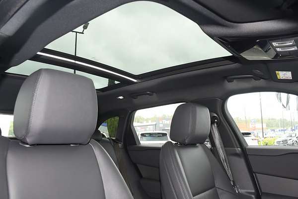 2024 Land Rover Range Rover Velar P250 Dynamic SE L560